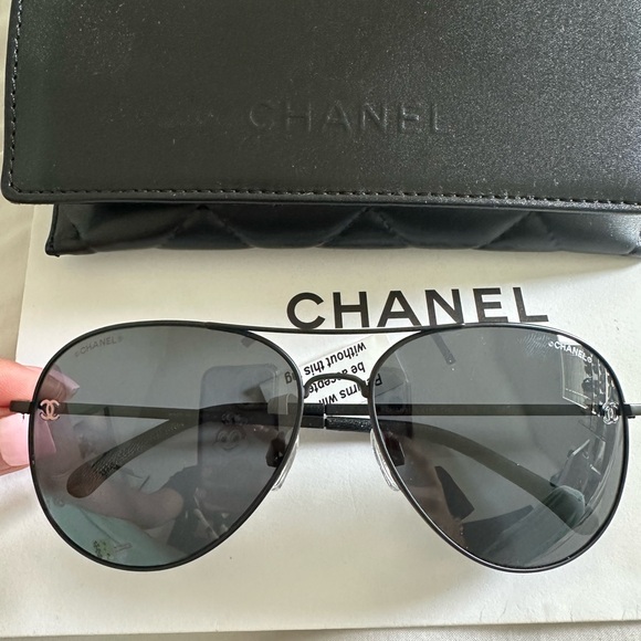 CHANEL Black Classic Pilot Aviator Sunglasses NWT - Picture 1 of 5